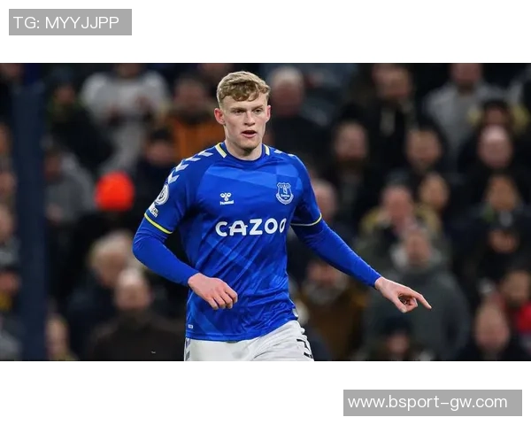 戴奇怒斥裁判判罚不公怀特被推倒后失球影响比赛结果不可原谅